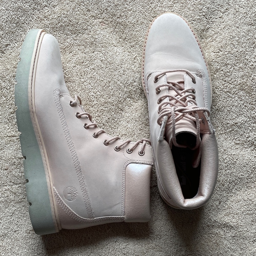 Timberland 9 Women’s Light Pink Boots
